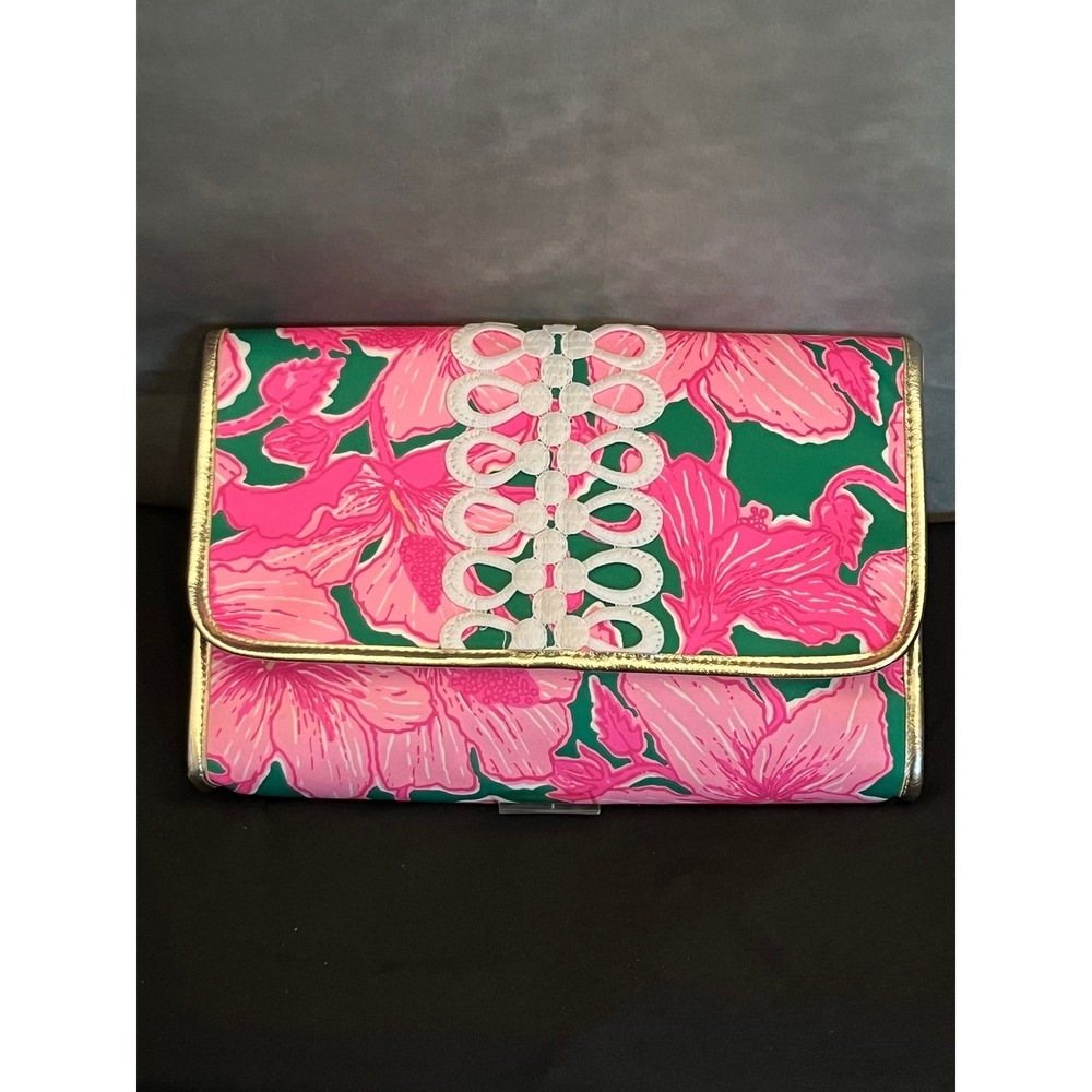 Lilly Pulitzer Clutch Pink Green Floral‎ Print White Lace Trim Gold Accents